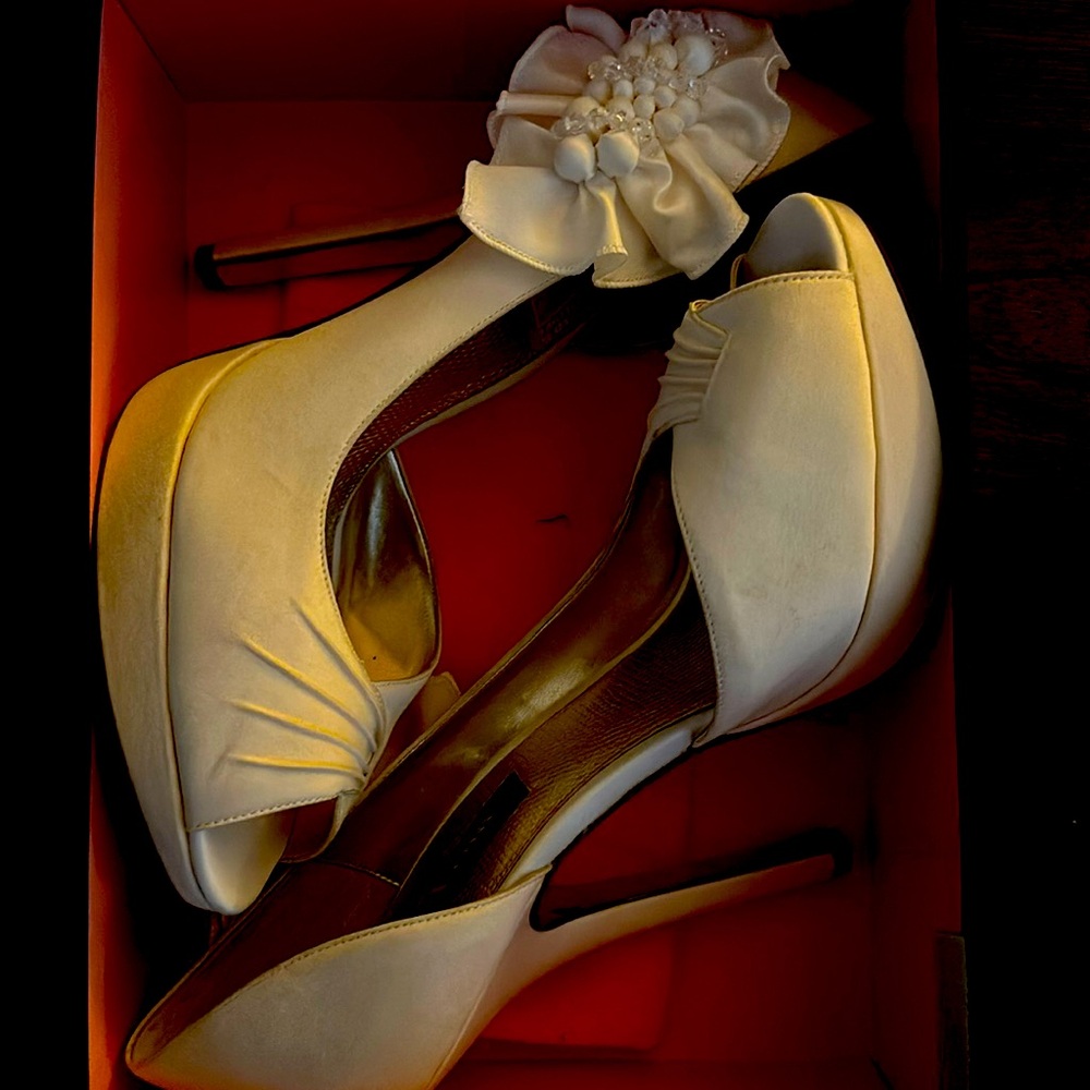 Nina Shoes Ivory Size 11 Heels